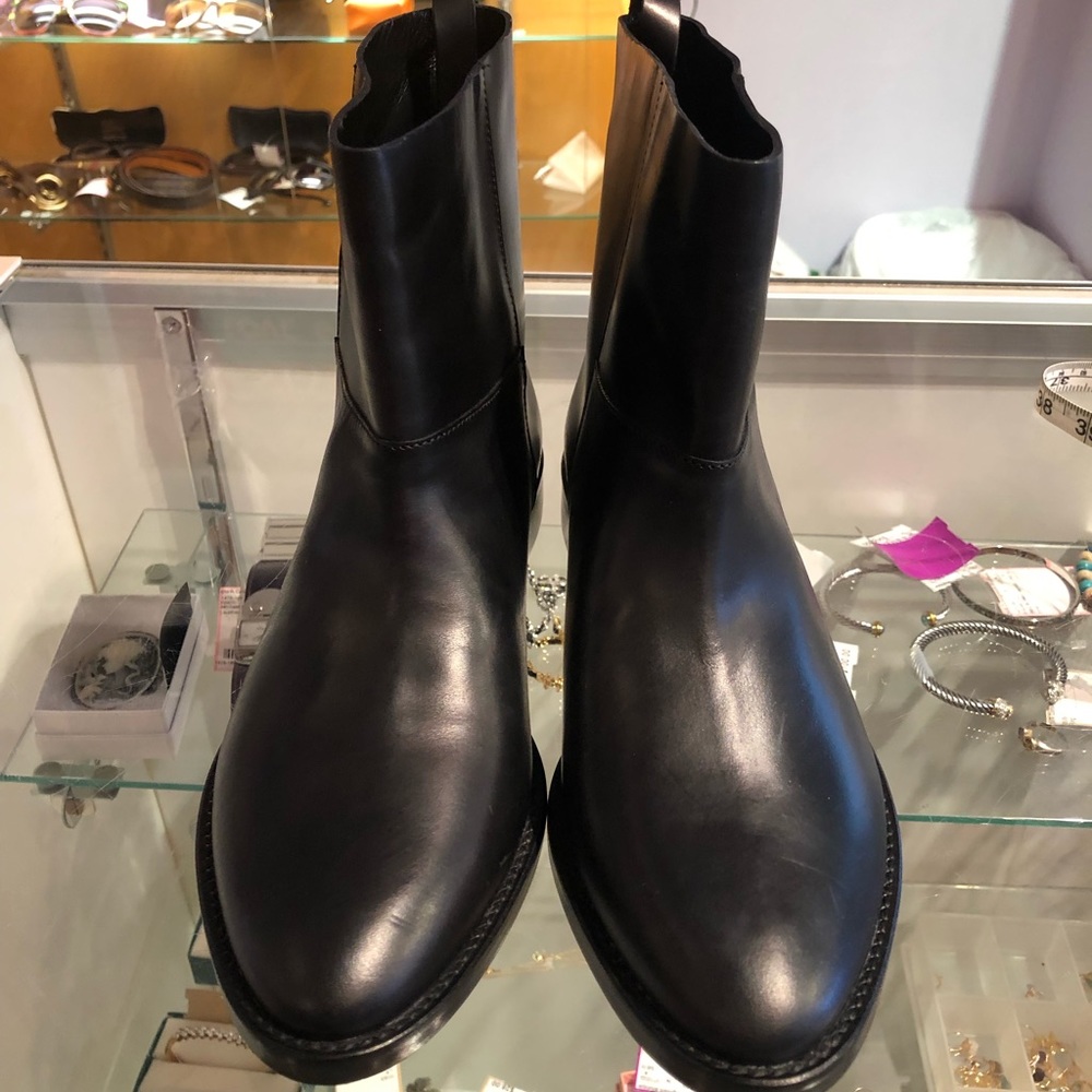 NWOT theyskens’Theory ankle  boots!